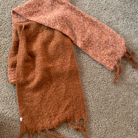 Scarf - Picture 2 of 2